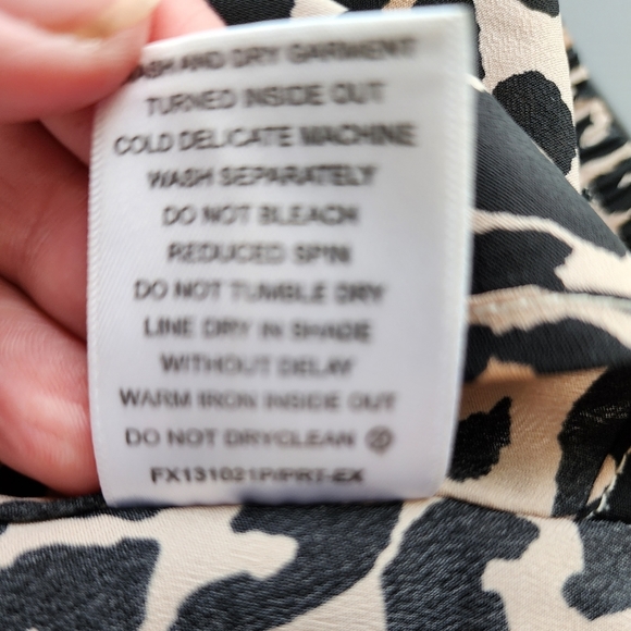 FINDERS KEEPERS shorts leopard animal print size 6/8 - Picture 5 of 6